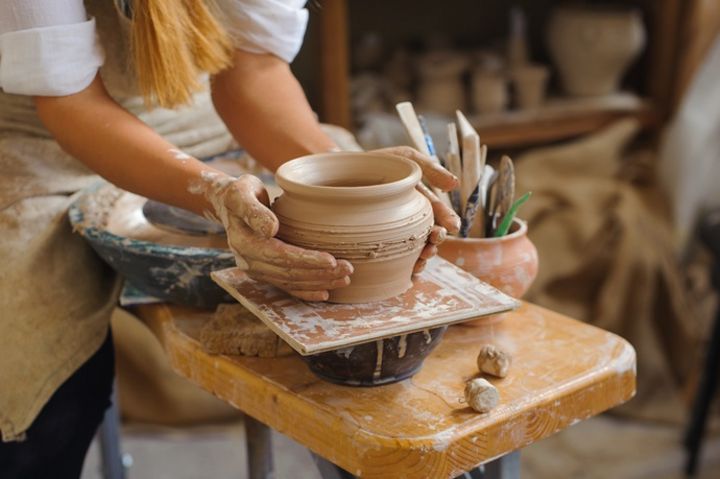 Handwerk . Hände töpfern. 